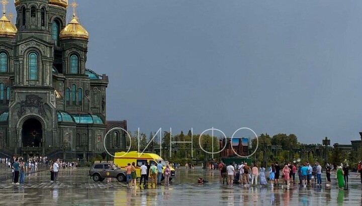 A lightning strike hit a group of people in front of the church in the Moscow Region. Photo from open sources