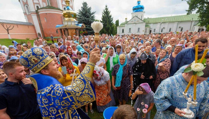 На престольне свято Густинської обителі зібралося понад тисячу віруючих