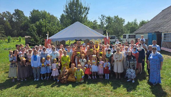 UOC community after a service in a tent. Photo: Volyn Diocese