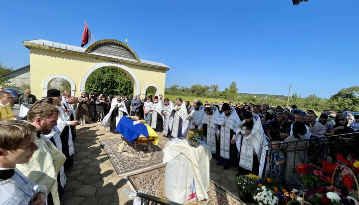 Похорон військовослужбовця. Фото: Володимир-Волинська єпархія