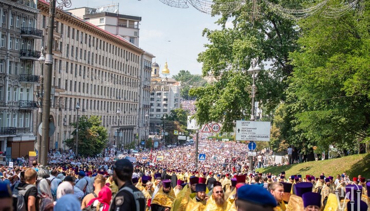 350 тисяч віруючих УПЦ взяли участь у Хресному ході в День Хрещення Русі. 2021 р. Фото: uoc-news.church