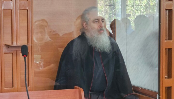 Metropolitan Arseniy in the courthouse. Photo: Sviatohirsk Lavra