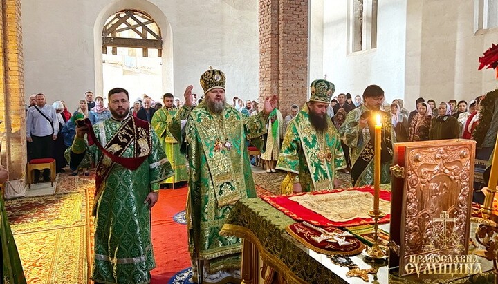 Праздничное богослужение в Глинской ставропигиальной пустыни. Фото: Сумская епархия 