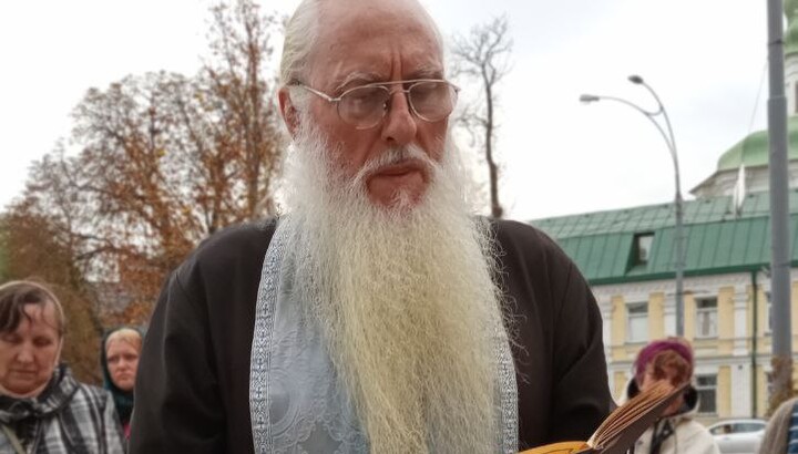 Prayer vigil near Kyiv-Pechersk Lavra, 04.10.24. Photo: t.me/save_Lavra