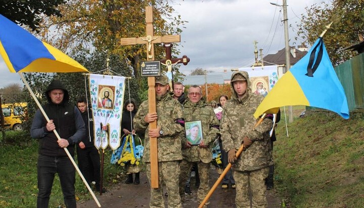 Похорон погибшего воина ВСУ Михаила Шарпила в селе Виднов. Фото: Куликовского поселкового совета