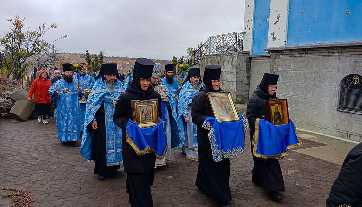 Крестный ход в Скорботническом ските Святогорской лавры села Богородичное. Фото: Святогорская лавра