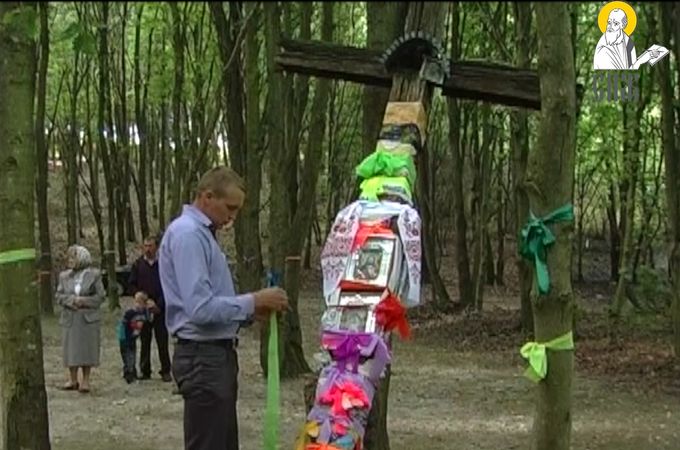 In Milcha village the UOC community prayed for peace between believers near the saved Cross (VIDEO)