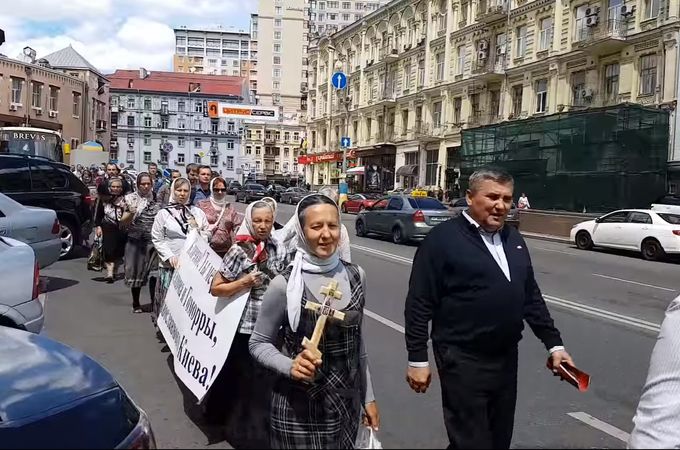 В Киеве верующие УПЦ протестовали против ЛГБТ-парада