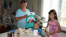 Kiev-Pechersk Lavra community helps large families