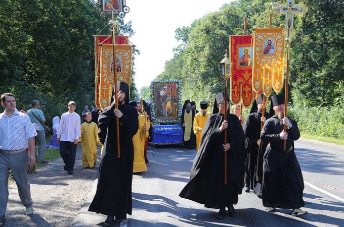 Крестный ход-2016 продолжает молитвенное шествие по Харьковской области