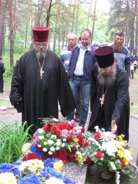 Во всех храмах УПЦ вознесли молитвы о жертвах политических репрессий ХХ в. фото 1