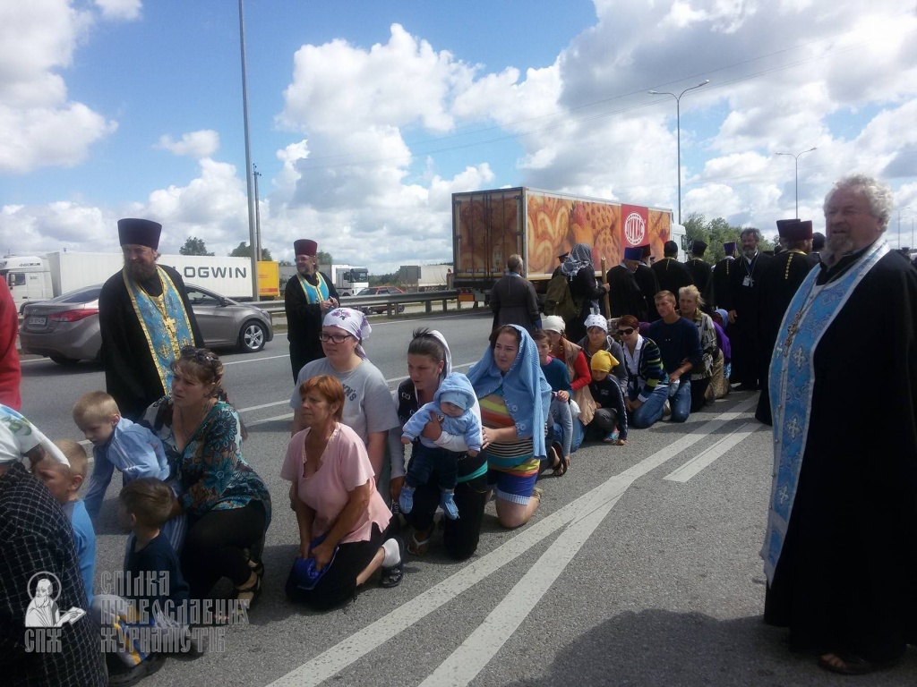 Від Житомира до Коростишева: Хресна хода за мир, любов і молитву за Україну фото 4