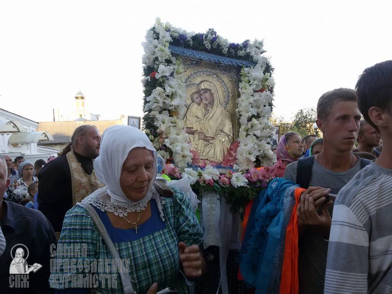 І п’ятимісячні, і 80-річні: тисячі хрестоходців прийшли до Почаїва фото 6