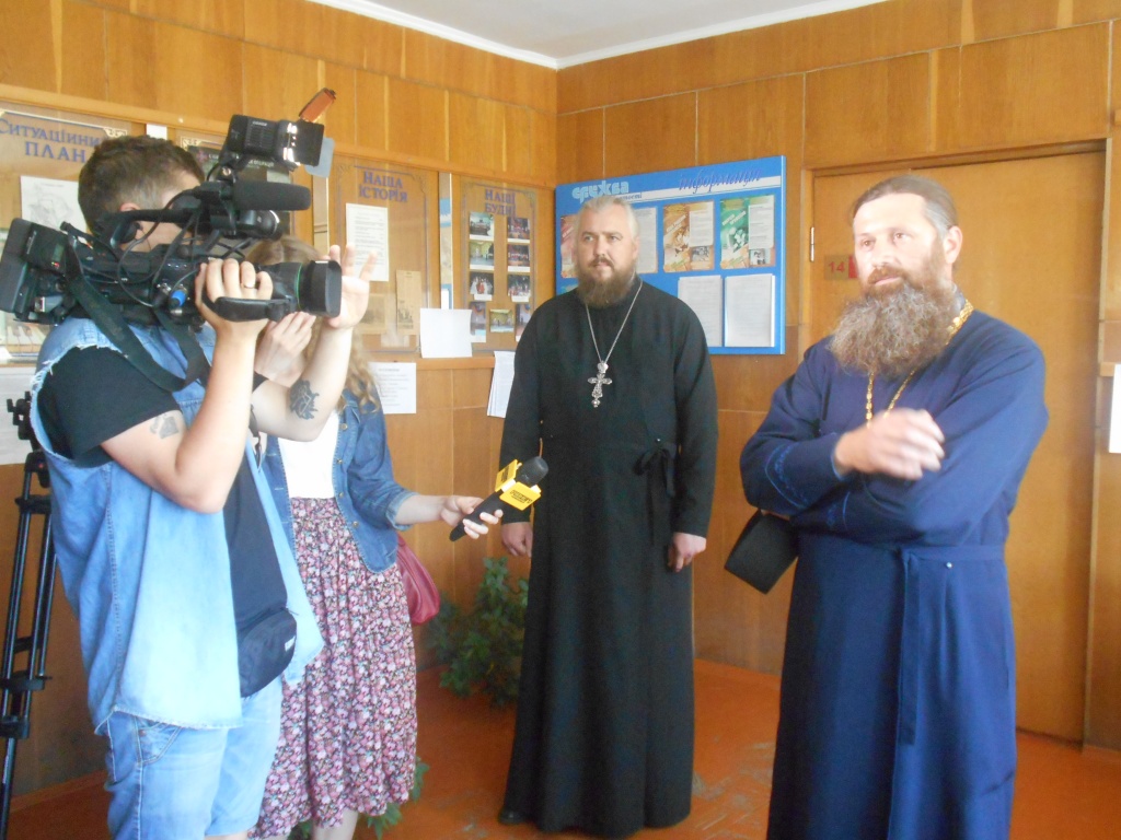 «А Баба Яга проти»: як філаретівці не дають виділити землю для хворих дітей фото 2