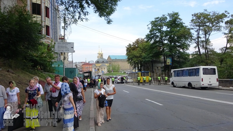 Молебень та Хресний хід у Києві: Бог допомагає вірним фото 1