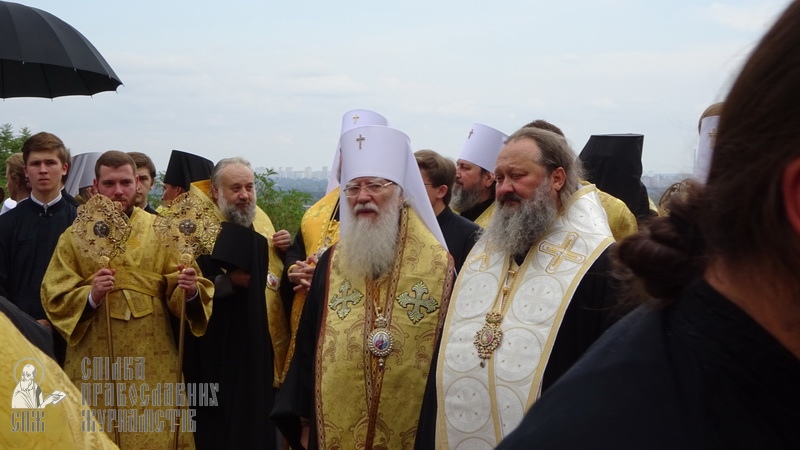 Молебень та Хресний хід у Києві: Бог допомагає вірним фото 6