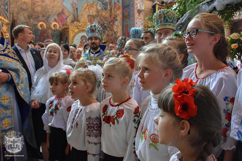 «Тому що приїхав Митрополит Онуфрій!»: як освячували храм у Вінниці фото 14