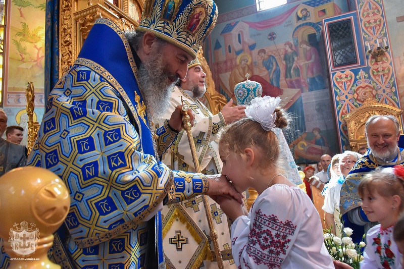 «Тому що приїхав Митрополит Онуфрій!»: як освячували храм у Вінниці фото 15