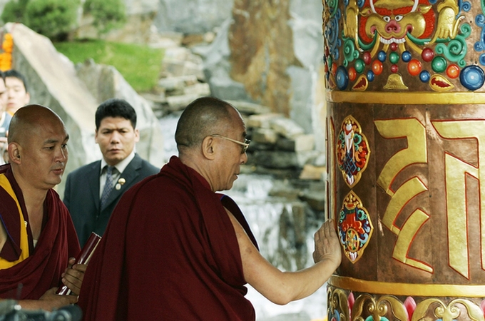 Особистого помічника Далай-лами усунули від обов'язків через звинувачення в корупції фото 1