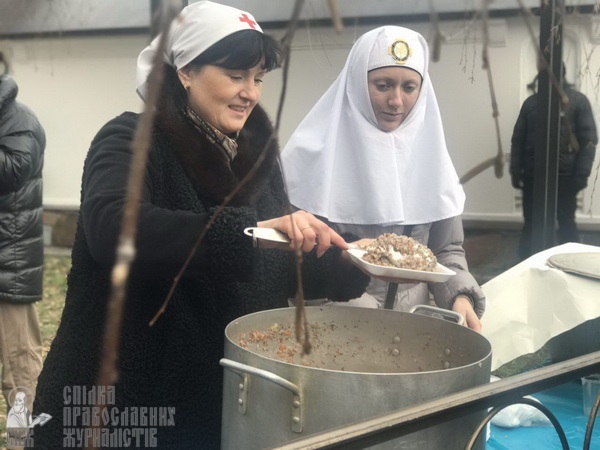 Молебен у Десятинного монастыря и акция радикалов (ПРЯМАЯ ТРАНСЛЯЦИЯ) фото 2