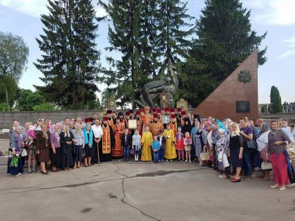 УПЦ проводить богослужіння у спомин про полеглих в Другій світовій війні фото 2