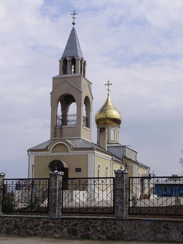 Oameni şi biserici de pe linia frontului: oraşul Mariupol фото 8