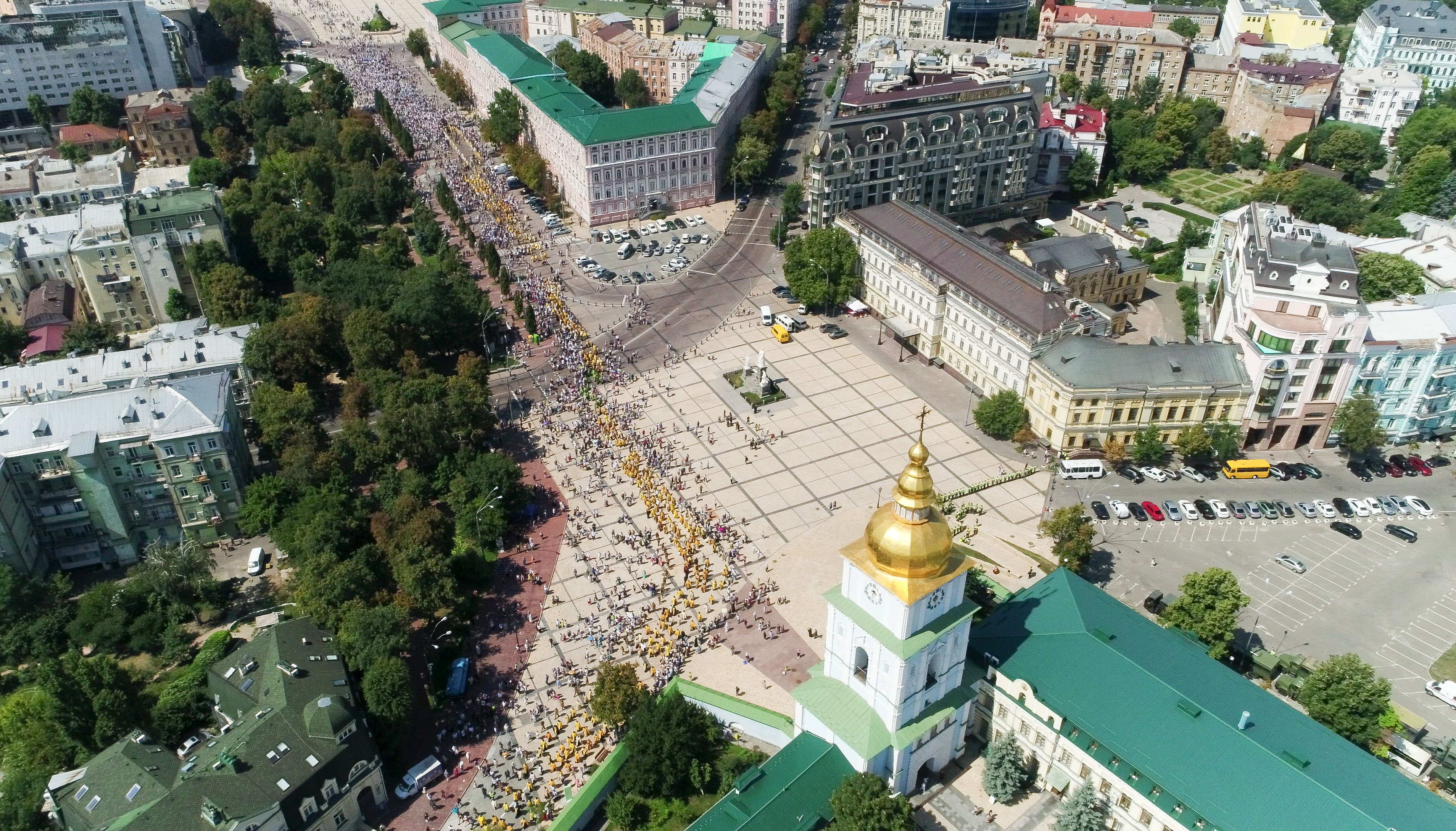 Члены ПЦУ провели «украинский крестный ход» фото 2