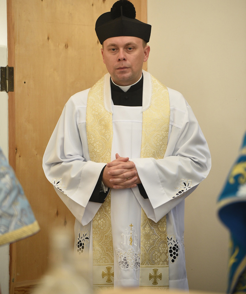 Un preot catolic s-a rugat cu Epifanie la altarul BOaU din Varaș фото 2
