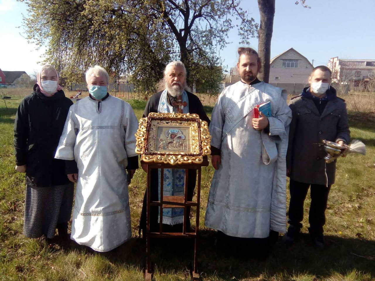 В Чернигове прошли крестные ходы УПЦ с молитвами об избавлении от эпидемии фото 1