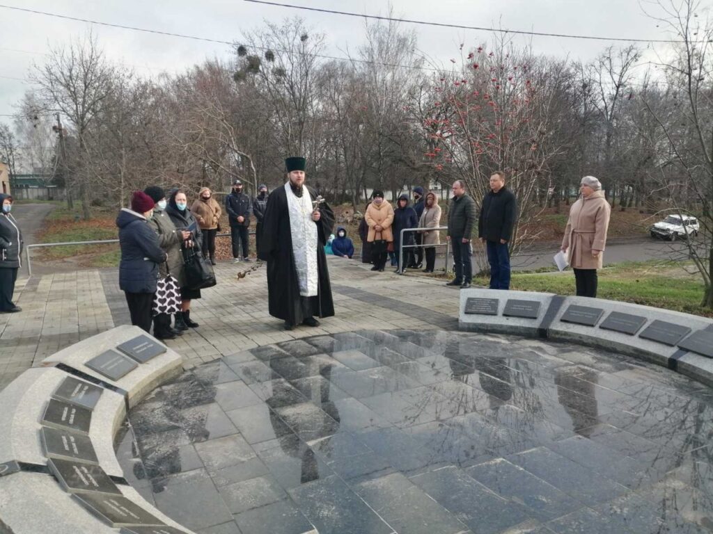 UOC eparchies commemorate Holodomor victims фото 10