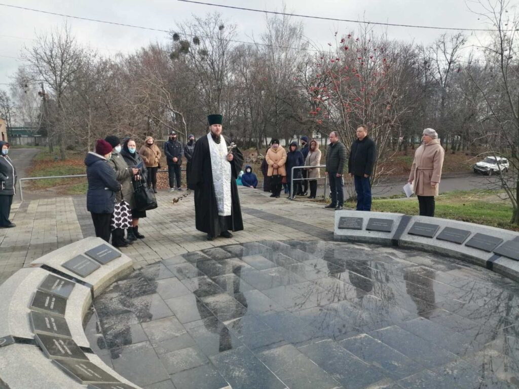 В єпархіях УПЦ вшанували пам'ять жертв голодоморів фото 10