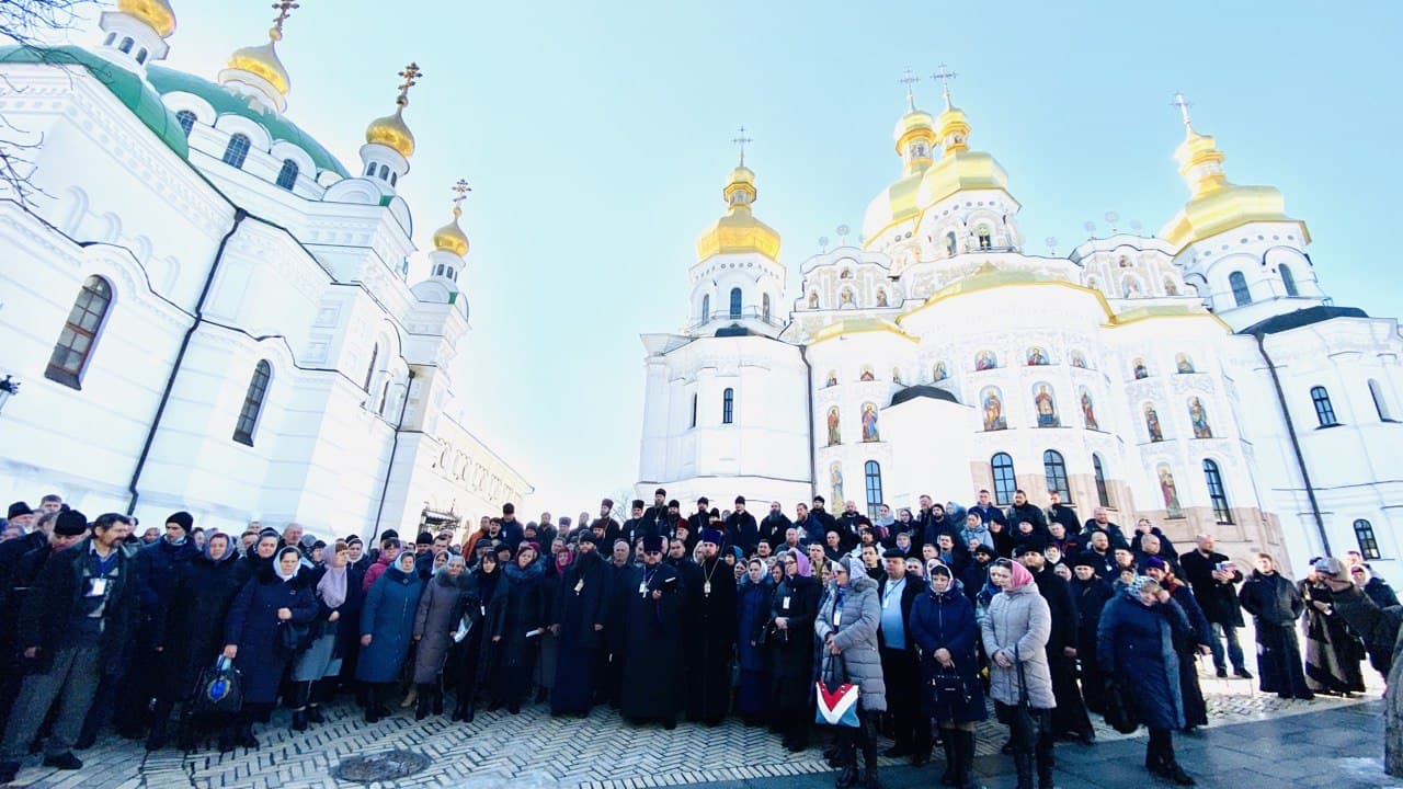 «Вірні»: у Лаврі розпочався з'їзд вірян захоплених храмів (ОНОВЛЮЄТЬСЯ) фото 2