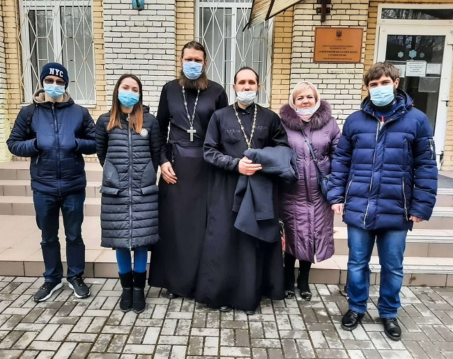 Клирики и прихожане Запорожской епархии сдали кровь для онкобольных детей фото 1