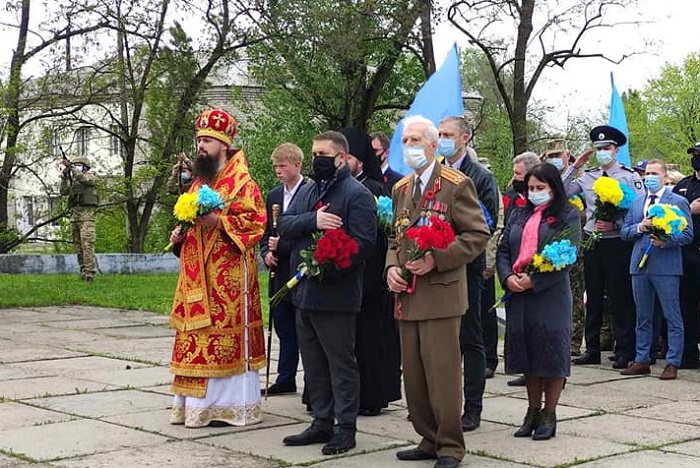 У День Перемоги в єпархіях УПЦ молилися за загиблих воїнів фото 2