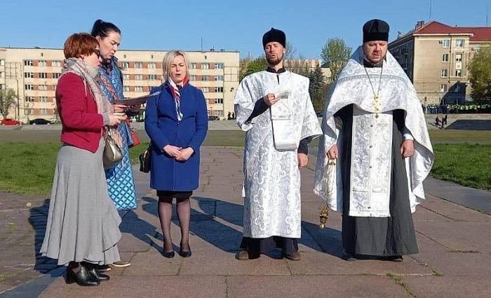 В День Победы в епархиях УПЦ молились за погибших воинов фото 3