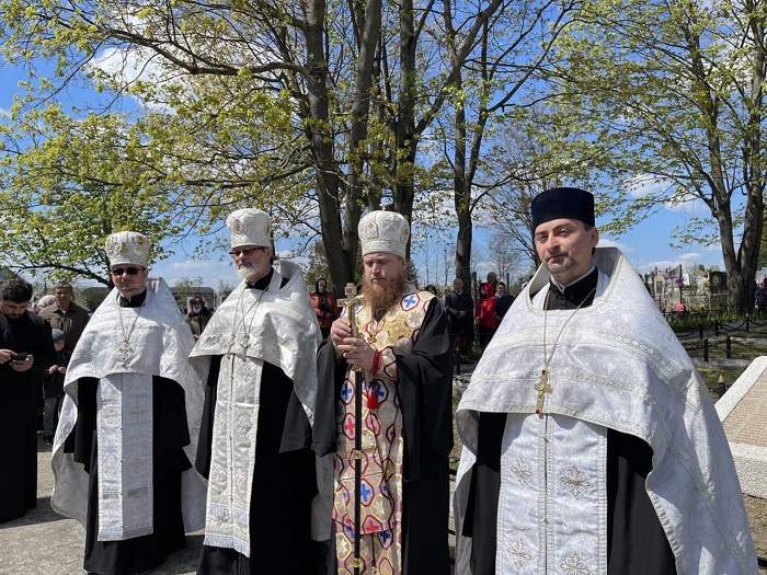 В День Победы в епархиях УПЦ молились за погибших воинов фото 5