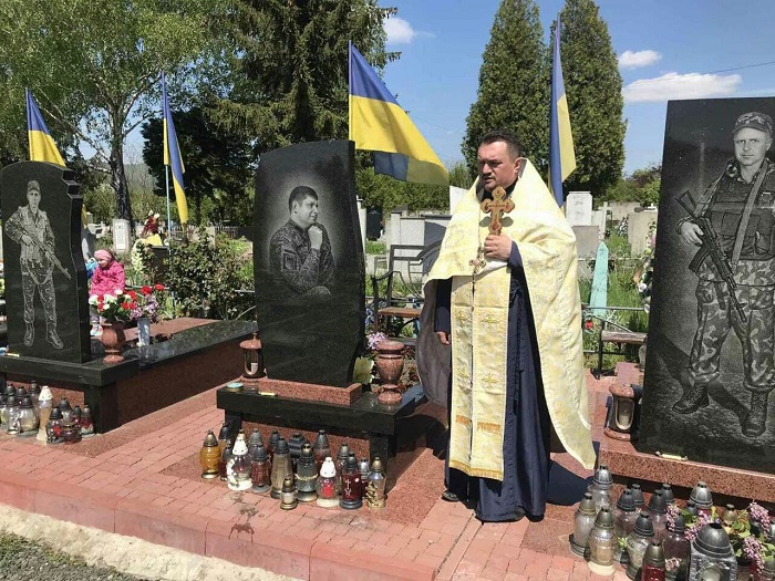 У День Перемоги в єпархіях УПЦ молилися за загиблих воїнів фото 7