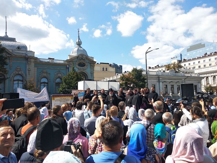 Приезд патриарха Варфоломея и молитвенное стояние УПЦ: онлайн-трансляция фото 7