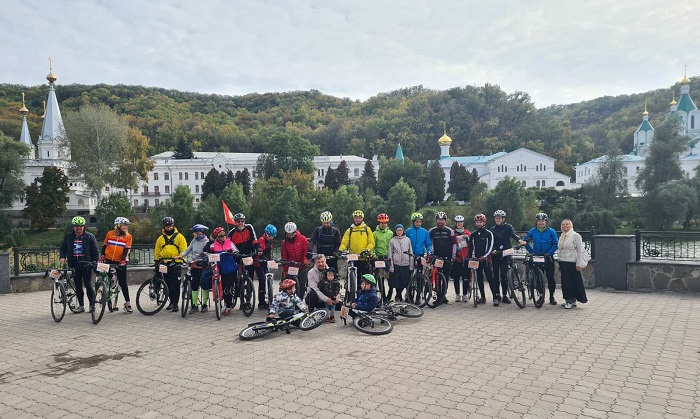 Велопаломники УПЦ проехали 700 км из Киева в Святогорскую лавру фото 1