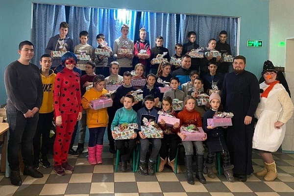 В епархиях УПЦ детям вручили подарки в честь Дня святого Николая фото 2