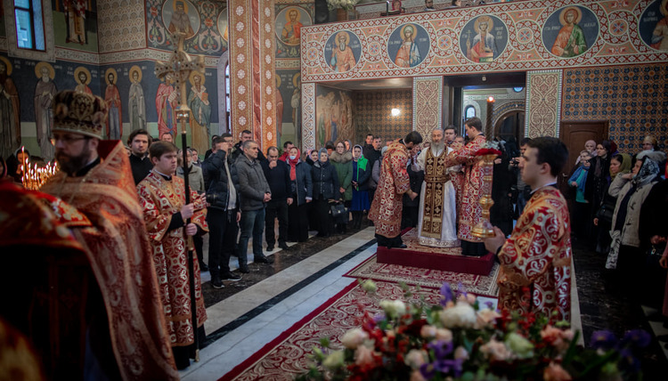 Предстоятель УПЦ возглавил престольный праздник в Свято-Варваринском храме фото 3