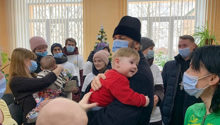 В епархиях УПЦ проходят благотворительные акции к Рождеству Христову фото 13