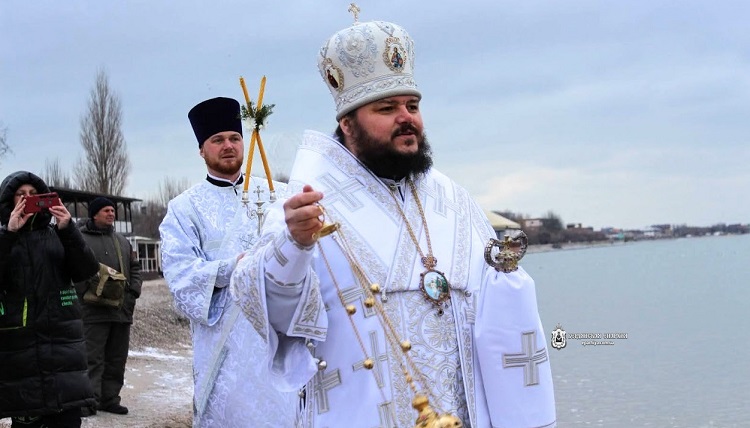 С молитвой и радостью: как в епархиях УПЦ встретили праздник Богоявления фото 2
