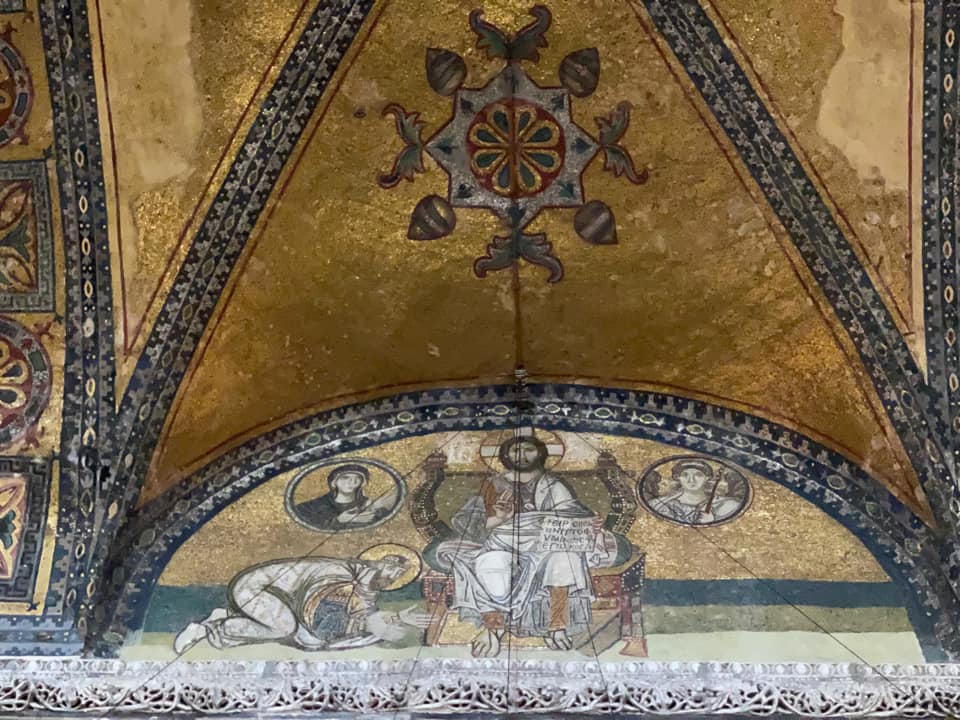 «Иерархи» ПЦУ увидели в росписи Софийского собора цвета украинского флага фото 2