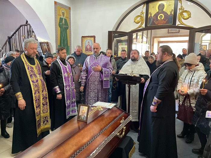 В семи епархиях священники УПЦ совершили отпевания воинов фото 5