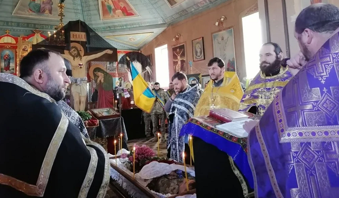 У шести єпархіях УПЦ відспівали українських воїнів фото 7