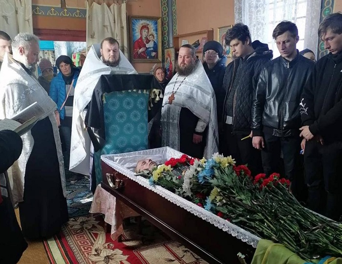 В шести епархиях УПЦ отпели украинских воинов фото 4