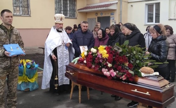 У Полтавській та Сарненській єпархіях УПЦ відспівали воїнів фото 1