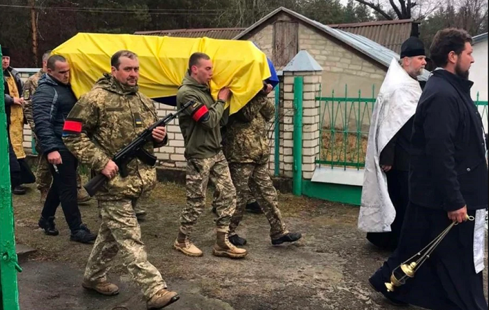 У Полтавській та Сарненській єпархіях УПЦ відспівали воїнів фото 2