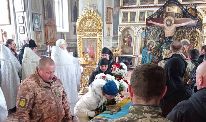 Во Владимир-Волынской и Черновицко-Буковинской епархиях УПЦ отпели воинов фото 2